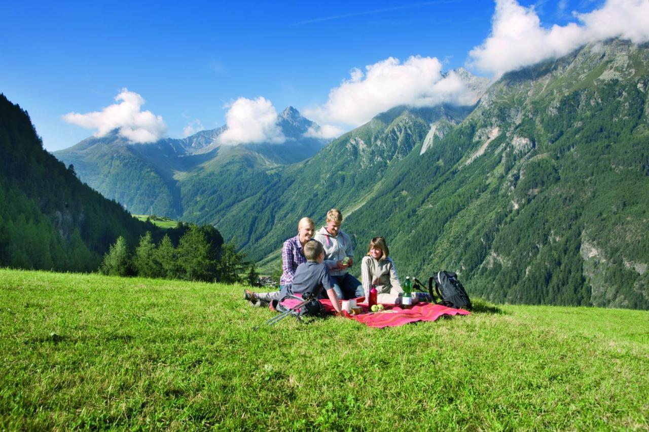 Landhaus Oetztalblick Längenfeld Buitenkant foto